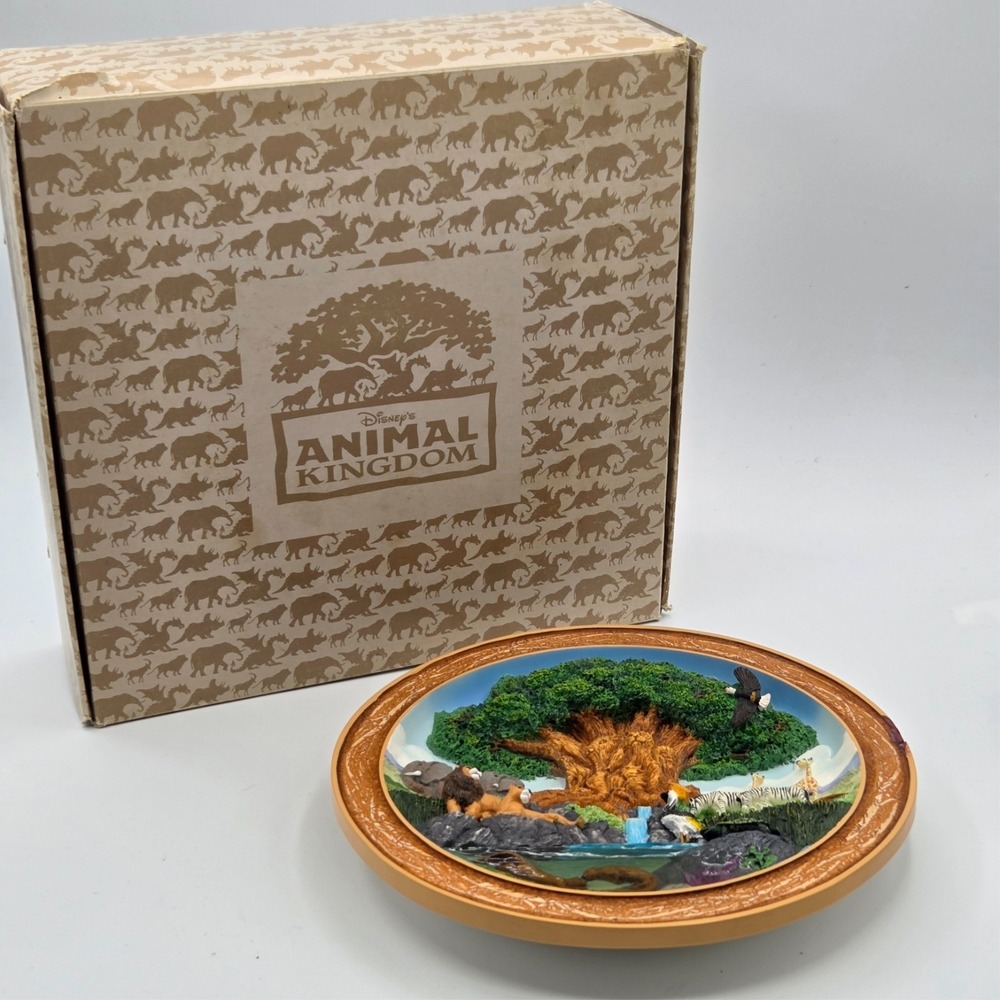 Disney Animal Kingdom Collectable 3D Wall Hanging Plate - In Original Box
